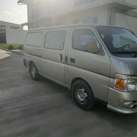 Nissan Urvan 2010