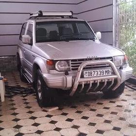 Mitsubishi Montero 1996