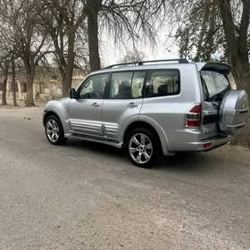 Mitsubishi Pajero 2000