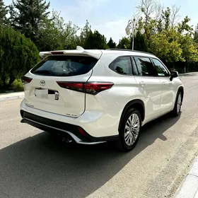 Toyota Highlander 2021