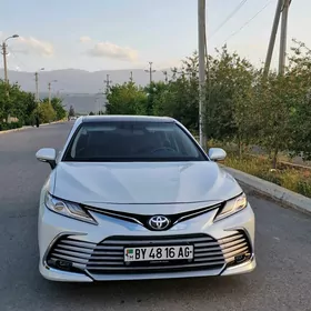 Toyota Camry 2019