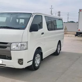 Toyota Hiace 2015