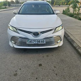 Toyota Camry 2019