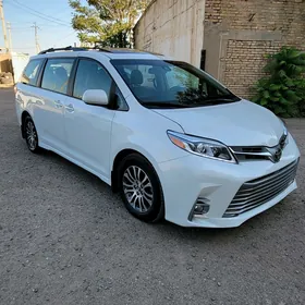 Toyota Sienna 2019