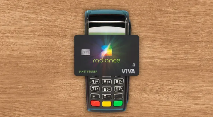 Выпущены необычные светящиеся кредитные карты с OLED-экранами