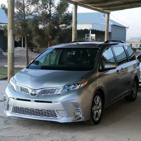 Toyota Sienna 2017