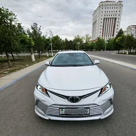 Toyota Camry 2021