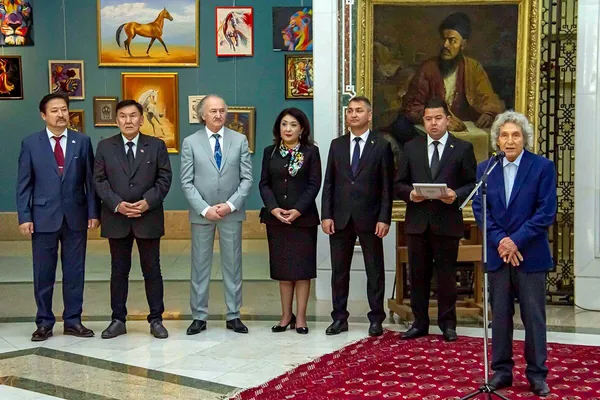 Aşgabatda Türkmenistanyň halk suratkeşi Aýhan Hajyýewiň 100 ýyllygy mynasybetli sergi guraldy