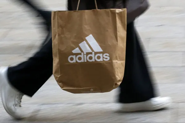 Adidas bilen Nike zolak çyzyklaryň üstünde dawalaşýar. Germaniýada apellýasiýa prosesi başlady
