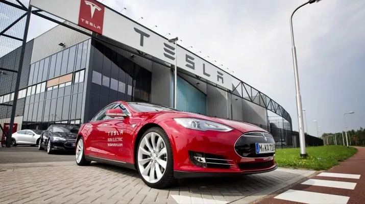 Планы изменились: Tesla не отменит, а ускорит выпуск недорогого электромобиля