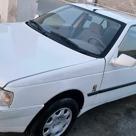 Peugeot 405 2015