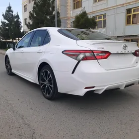 Toyota Camry 2018