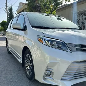 Toyota Sienna 2018