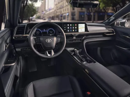 Представлена Toyota Crown 2025 с новым уровнем мощности и богатым оснащением