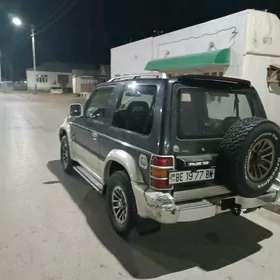 Mitsubishi Pajero 1992