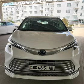 Toyota Sienna 2021