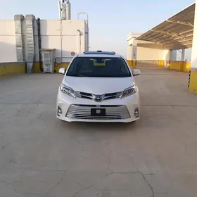 Toyota Sienna 2019