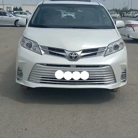 Toyota Sienna 2019