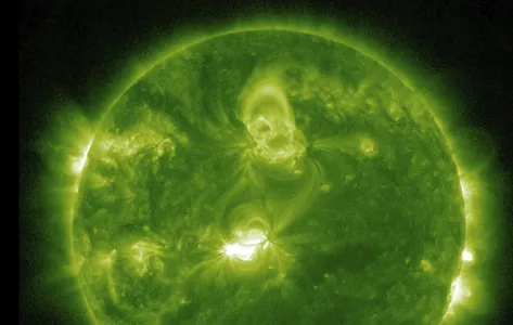Вспышки на Солнце вызвали магнитную бурю уровня G3 на Земле