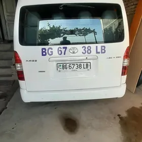 Toyota Hiace 2013