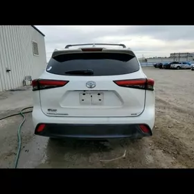 Toyota Highlander 2021