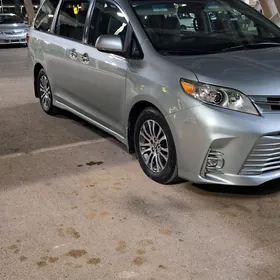 Toyota Sienna 2018