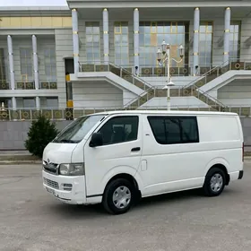 Toyota Hiace 2005