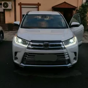 Toyota Highlander 2018