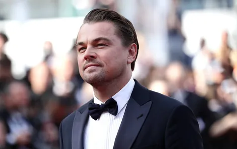 Leonardo Di Kaprio it bilen möjegiň dostlugy hakda film surata düşürer