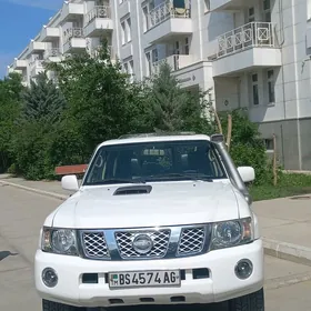 Nissan Patrol 2010