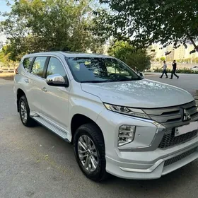 Mitsubishi Pajero 2020