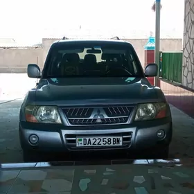 Mitsubishi Pajero 2005