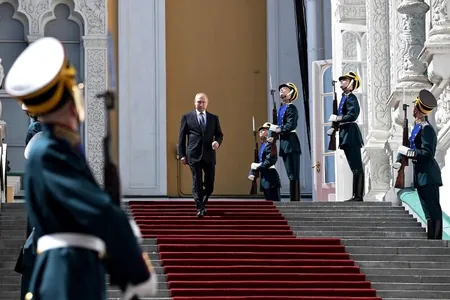 Şu gün Kremlde W.Putin bäşinji gezek Russiýanyň Prezidenti wezipesine girişer