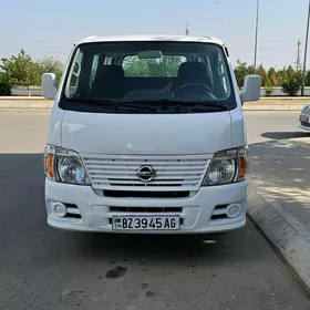 Nissan Urvan 2010