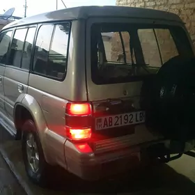 Mitsubishi Pajero 1993