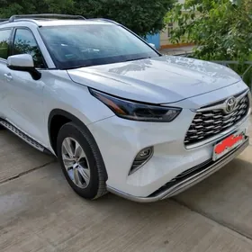 Toyota Highlander 2021