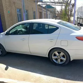 Nissan Versa 2012