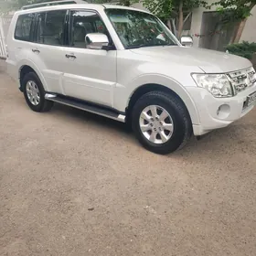 Mitsubishi Pajero 2013