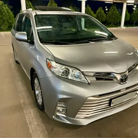 Toyota Sienna 2018