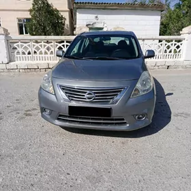 Nissan Versa 2011