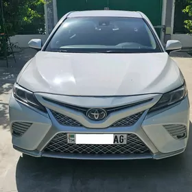 Toyota Camry 2018