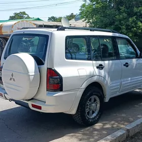 Mitsubishi Pajero 2002