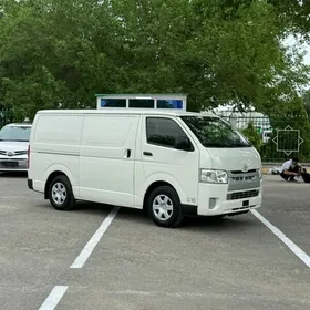 Toyota Hiace 2020