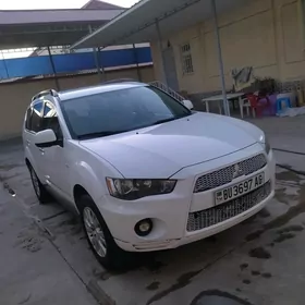 Mitsubishi Outlander 2013