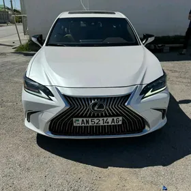 Lexus ES 2020