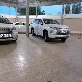 Mitsubishi Pajero 2020