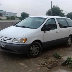 Toyota Sienna 2002