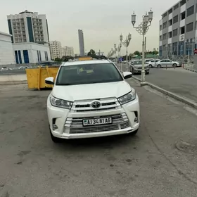 Toyota Highlander 2019