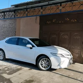 Toyota Camry 2018