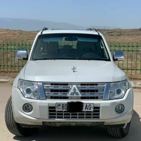 Mitsubishi Pajero 2012